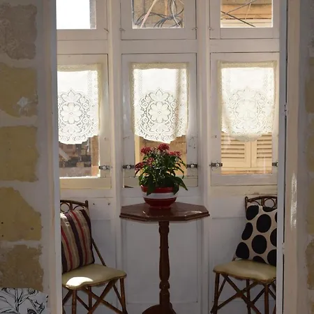 Maria Townhouse Heart Of Bed & Breakfast Victoria