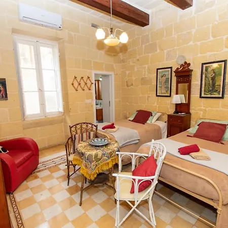 Maria Townhouse Heart Of 4* Victoria