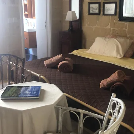 Maria Townhouse Heart Of Bed & Breakfast Victoria