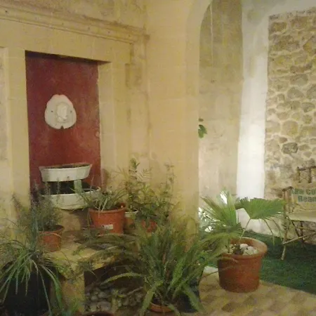 לינה וארוחת בוקר Maria Townhouse Heart Of ויקטוריה
